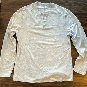 LULULEMON MENS SMALL GRAY LONG SLEEVE HENLEY